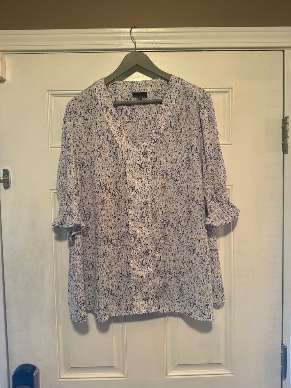 Jones New York White and Navy Speckled V-Neck Blouse